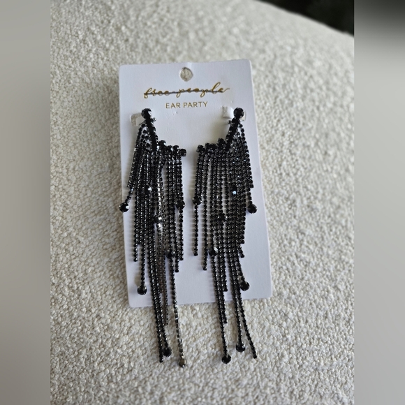 NEW!! Free People,  Comeback Kid Ear Party, Black- NWT! - Picture 2 of 6